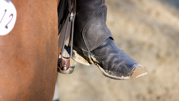  What is the difference between paddock boots and riding boots?